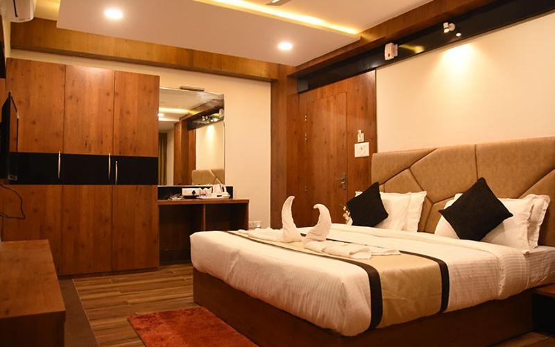 Hotel Royal City สิริกุรี ภายนอก รูปภาพ