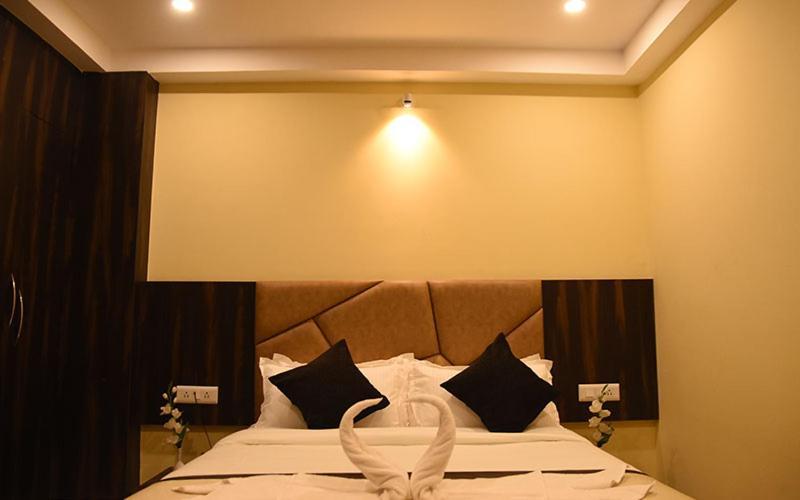Hotel Royal City สิริกุรี ภายนอก รูปภาพ