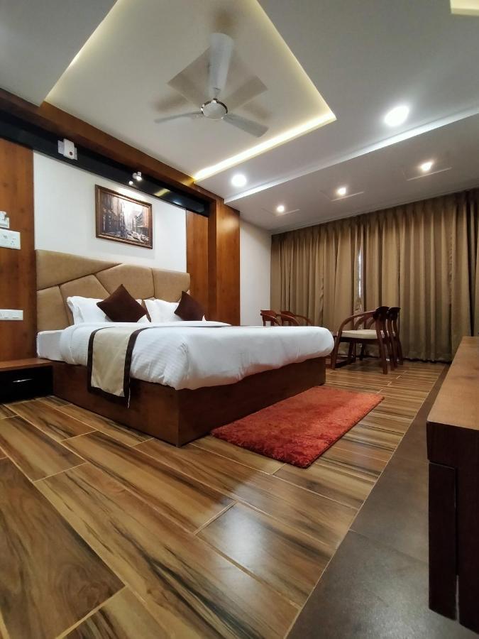 Hotel Royal City สิริกุรี ภายนอก รูปภาพ