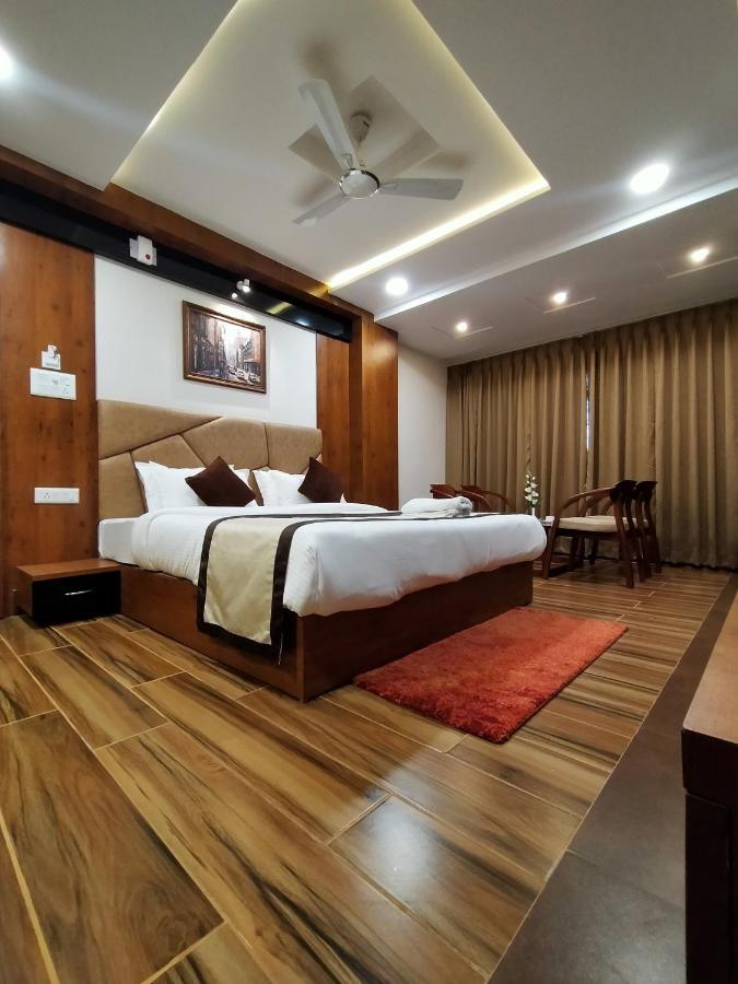 Hotel Royal City สิริกุรี ภายนอก รูปภาพ