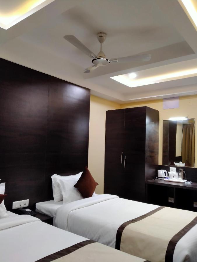 Hotel Royal City สิริกุรี ภายนอก รูปภาพ