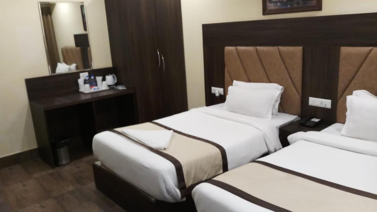 Hotel Royal City สิริกุรี ภายนอก รูปภาพ