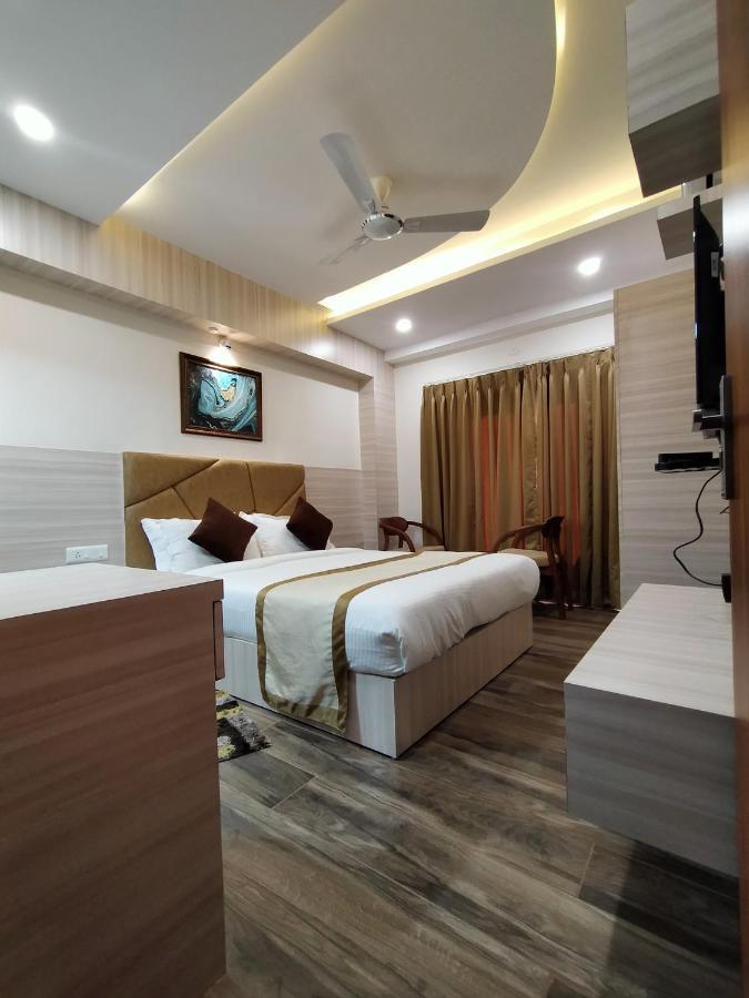 Hotel Royal City สิริกุรี ภายนอก รูปภาพ