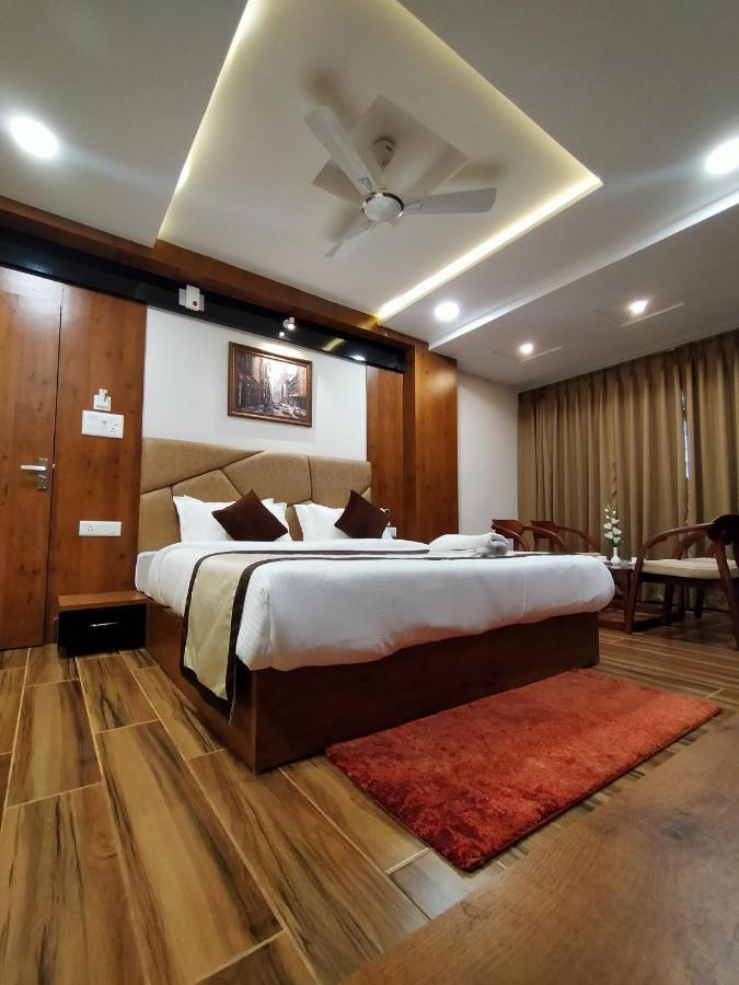 Hotel Royal City สิริกุรี ภายนอก รูปภาพ