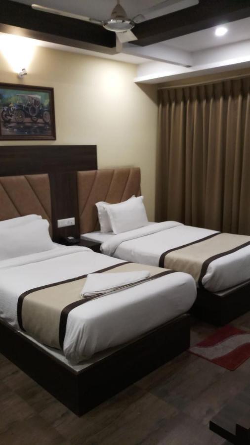 Hotel Royal City สิริกุรี ภายนอก รูปภาพ