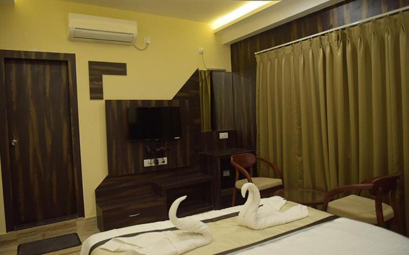 Hotel Royal City สิริกุรี ภายนอก รูปภาพ
