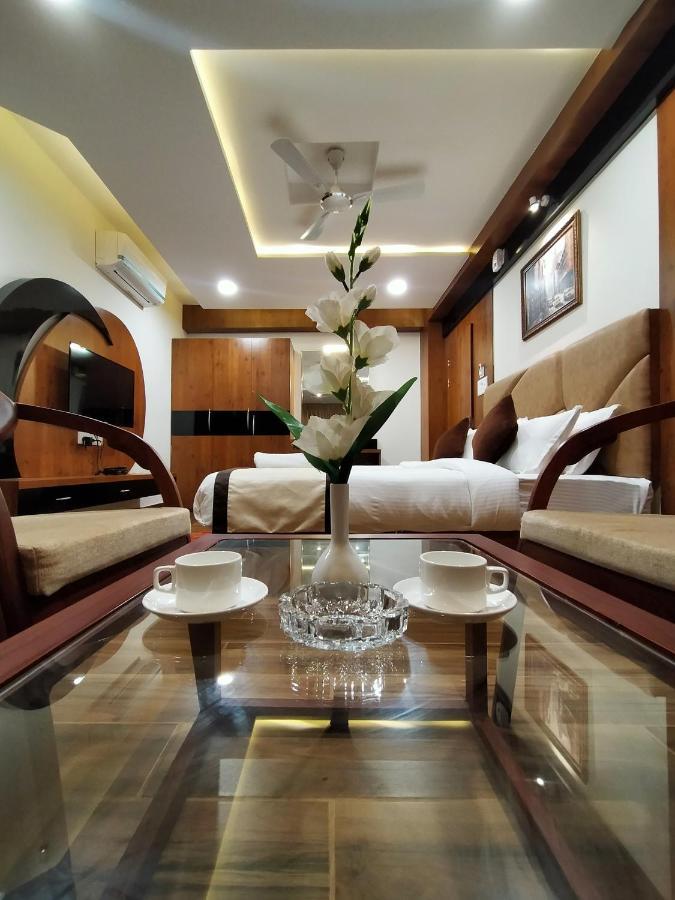 Hotel Royal City สิริกุรี ภายนอก รูปภาพ