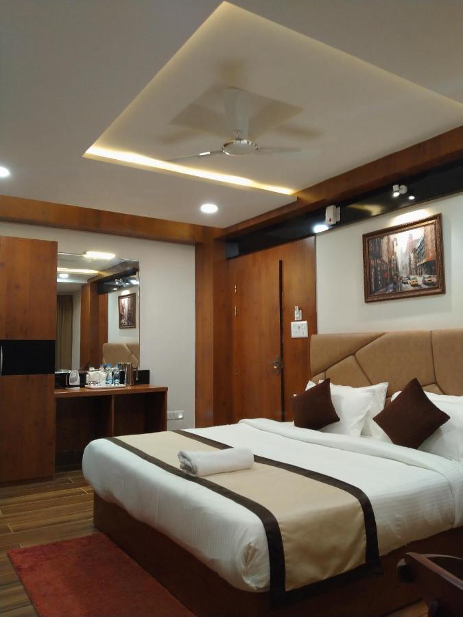 Hotel Royal City สิริกุรี ภายนอก รูปภาพ