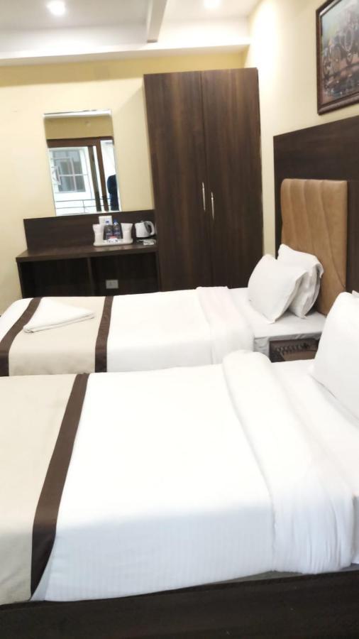 Hotel Royal City สิริกุรี ภายนอก รูปภาพ