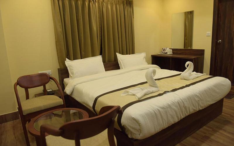 Hotel Royal City สิริกุรี ภายนอก รูปภาพ
