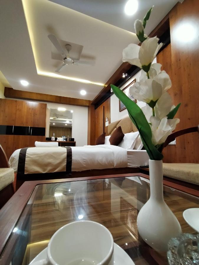 Hotel Royal City สิริกุรี ภายนอก รูปภาพ