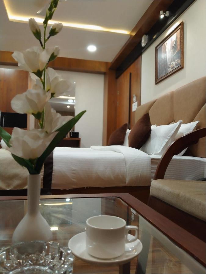 Hotel Royal City สิริกุรี ภายนอก รูปภาพ