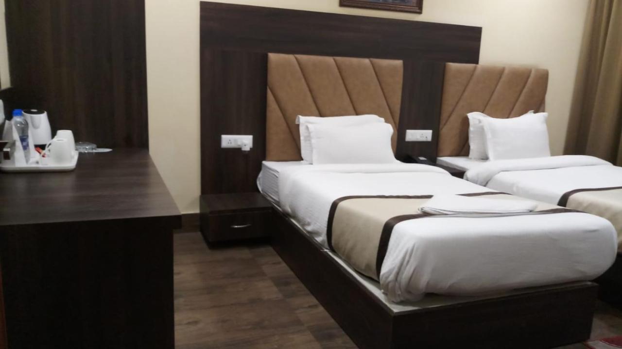 Hotel Royal City สิริกุรี ภายนอก รูปภาพ
