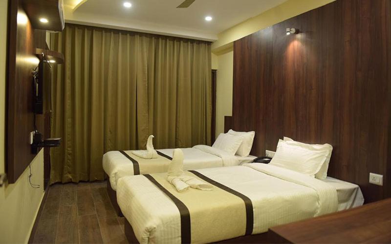 Hotel Royal City สิริกุรี ภายนอก รูปภาพ