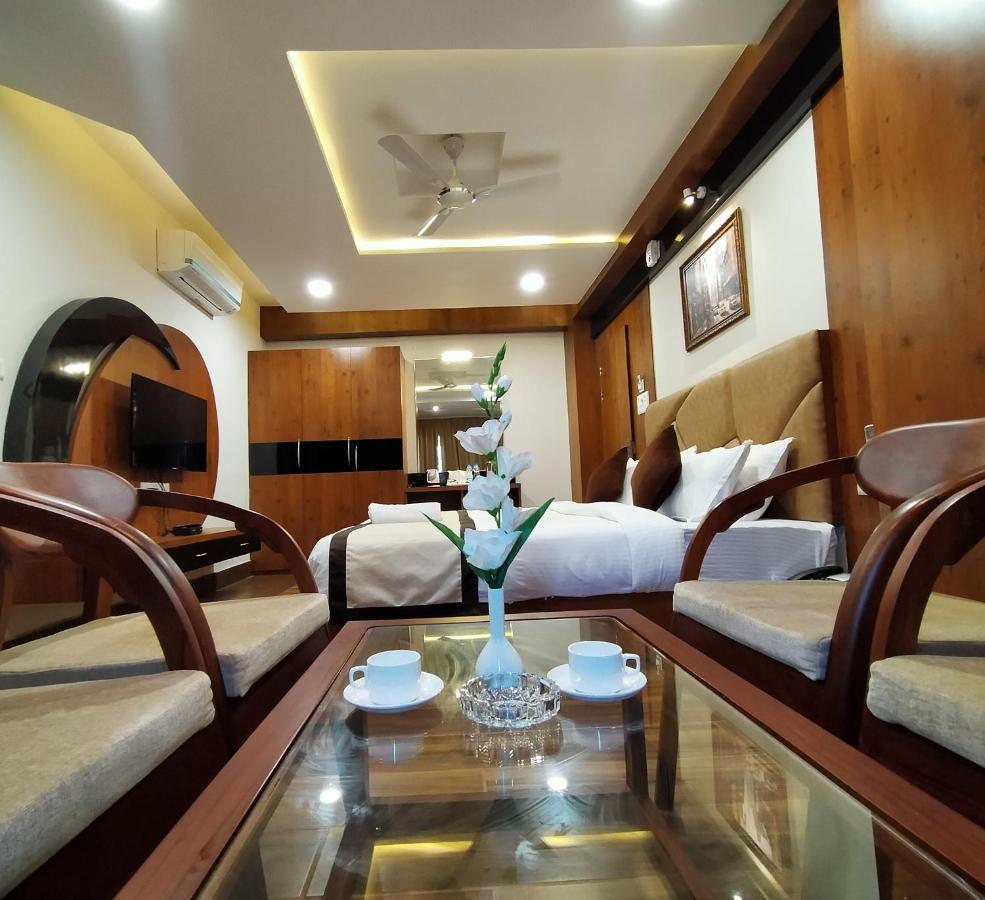 Hotel Royal City สิริกุรี ภายนอก รูปภาพ