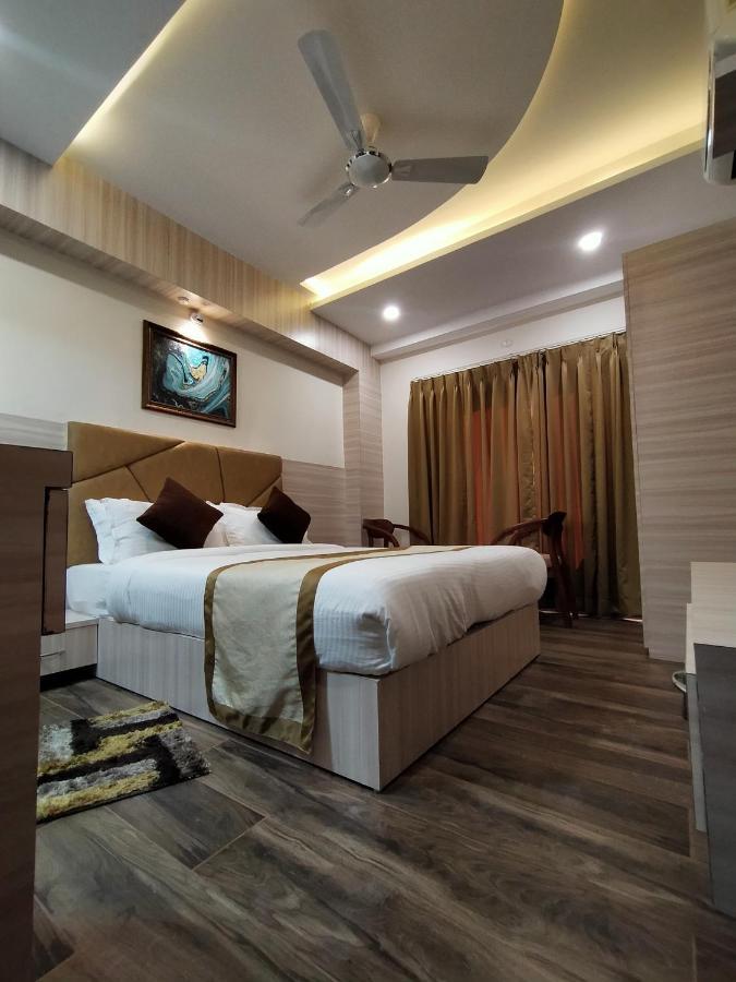 Hotel Royal City สิริกุรี ภายนอก รูปภาพ