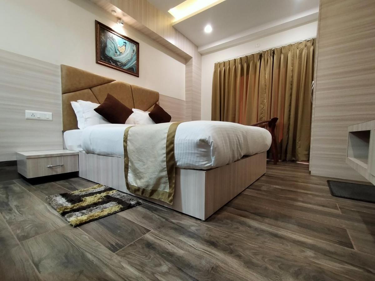 Hotel Royal City สิริกุรี ภายนอก รูปภาพ