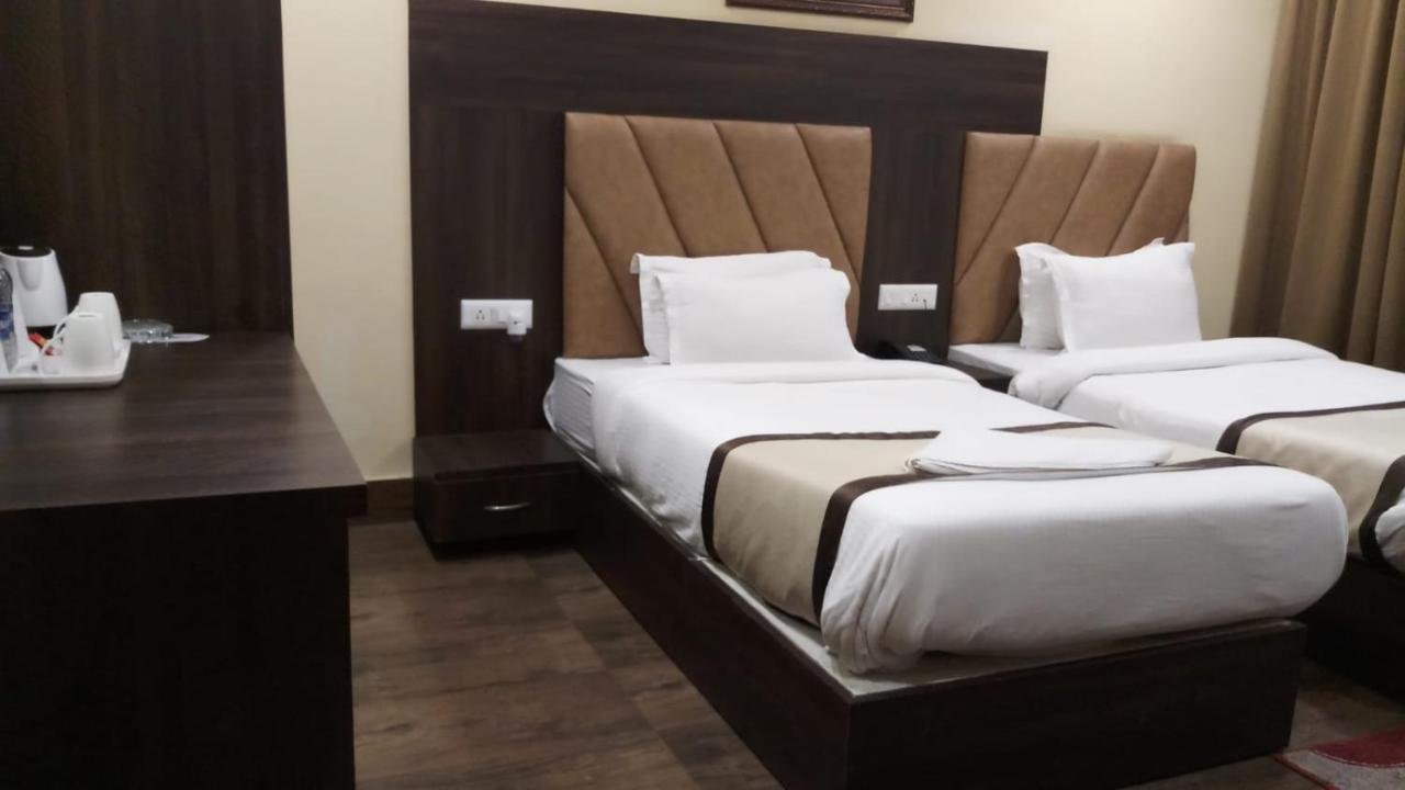 Hotel Royal City สิริกุรี ภายนอก รูปภาพ