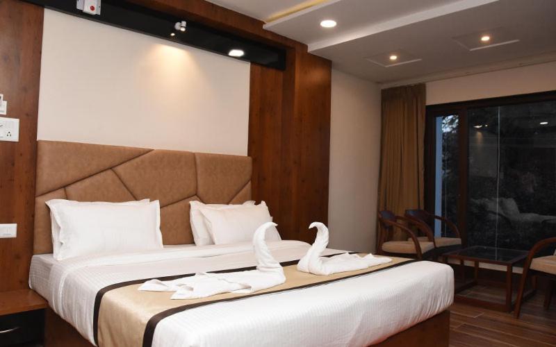 Hotel Royal City สิริกุรี ภายนอก รูปภาพ