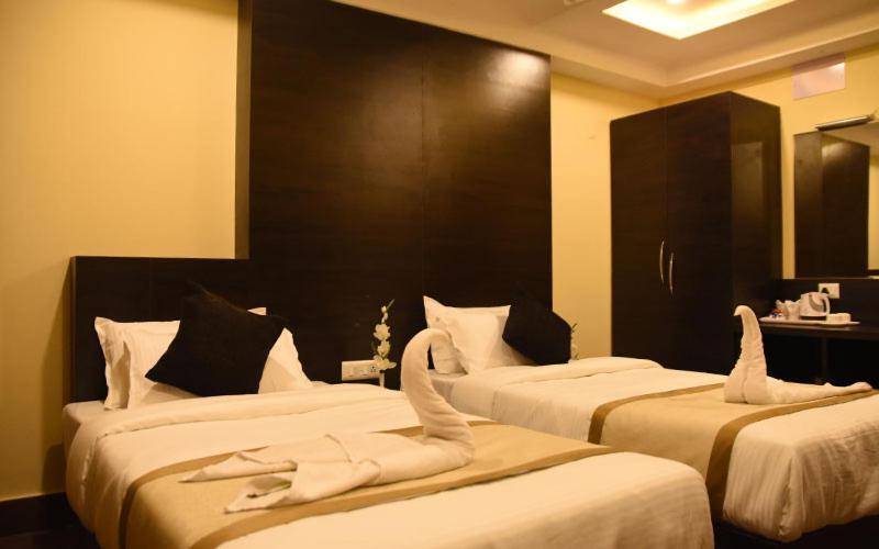 Hotel Royal City สิริกุรี ภายนอก รูปภาพ