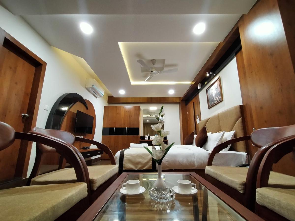 Hotel Royal City สิริกุรี ภายนอก รูปภาพ