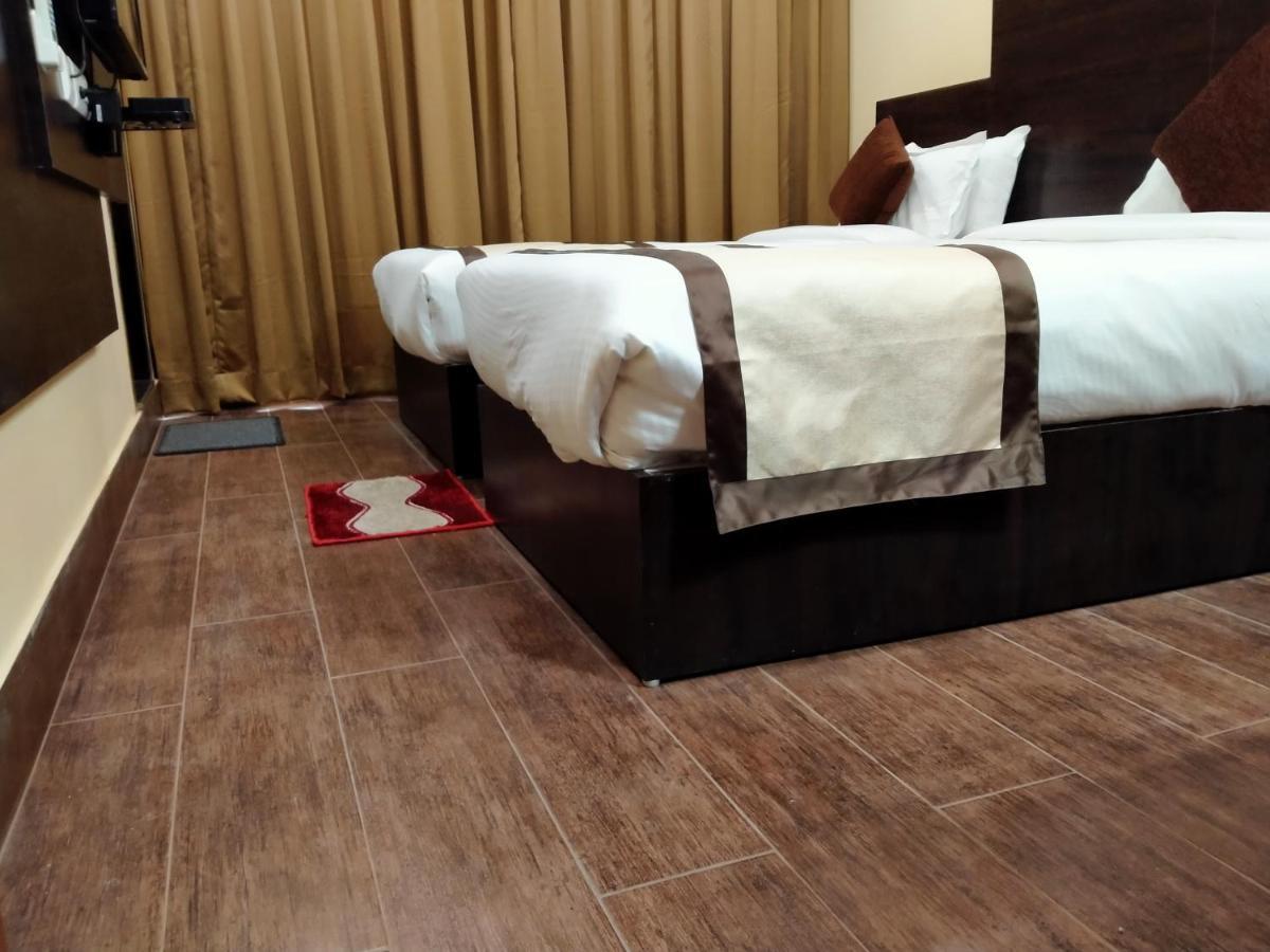 Hotel Royal City สิริกุรี ภายนอก รูปภาพ